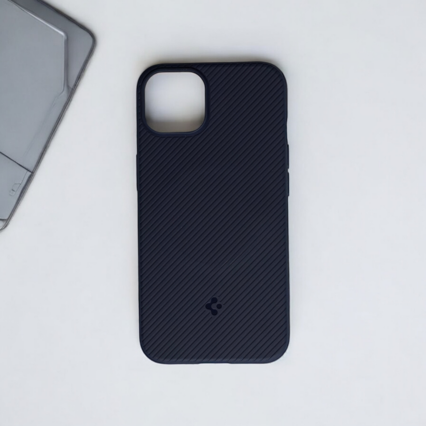 Spigen iPhone 13 | Mag Armor Case