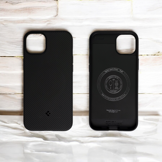 Spigen iPhone 14 Plus | Mag Armor Case