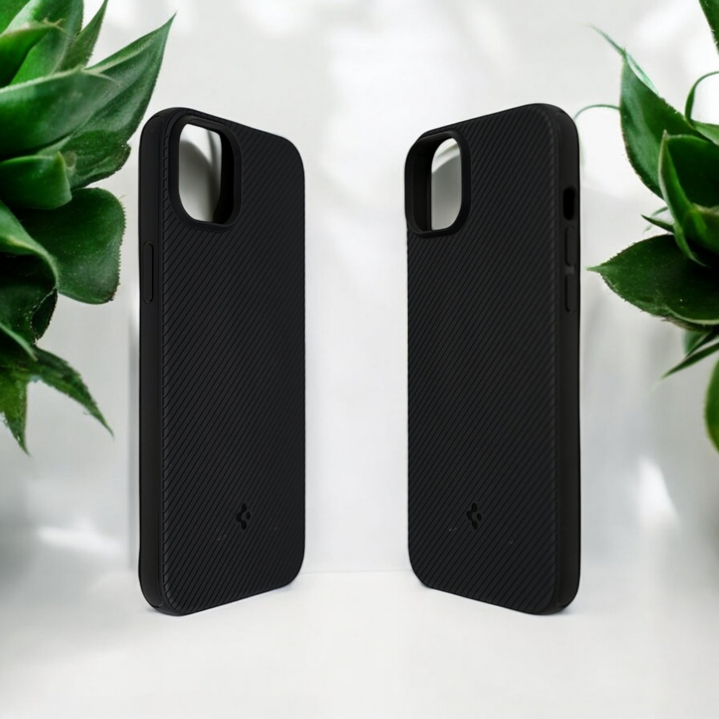 Spigen iPhone 14 Plus | Mag Armor Case